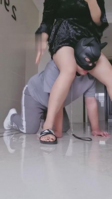 【美柠】电梯口前遛狗 bf3095