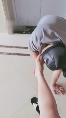 【美柠】电梯口前遛狗 bf3095