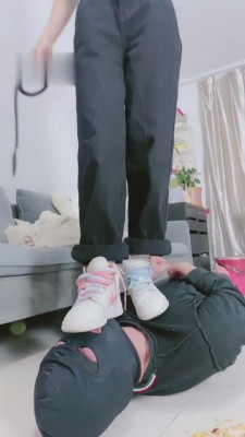 【Q月s】超清-微距舔脚专场 bf3067