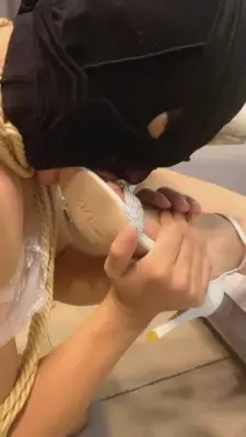 【露露】酒吧精神小妹超羞辱圈养狗 G-210711-15