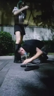 【弯弯小阿姨】深夜人行道遛狗 G-210716-28