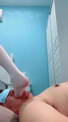 【绘子sama】萝莉白丝坐脸窒息 G-210718-22