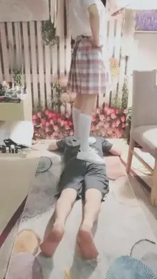 【依然】清纯女主全体重踩踏 G-210720-13