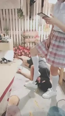 【依然】清纯女主全体重踩踏 G-210720-13