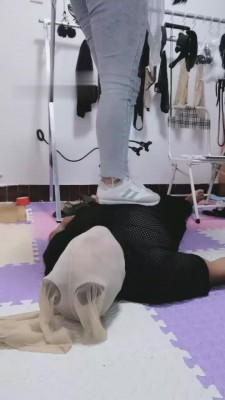 【天水女王】运动女神坐脸踩踏 G-210824-8