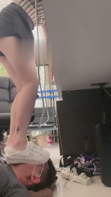 【思诺】办公室被白领踩羞辱 bf15894