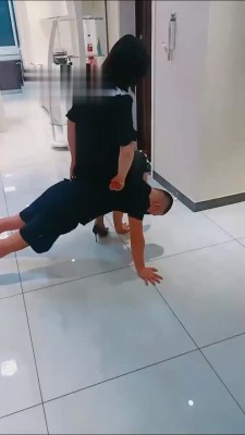 【羽诺】多奴跪下磕头/舔脏鞋 bf16429