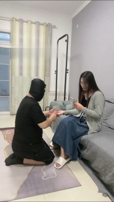 【月亮S】素人小姐姐狂抽狗耳光 bf16558