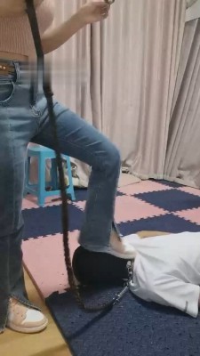 【海绵大大】御姐小白鞋白袜羞辱狗东西 bf16986