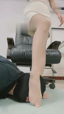 【倩见S】肉丝脚卑微脚垫 bf17112