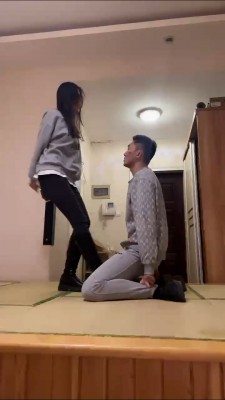 套路直播视频【年华S】素人长靴碾压/头压垃圾桶/踩踏踢打 bf24177