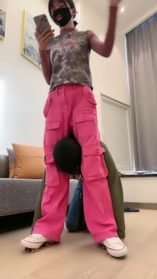 套路直播视频【暴力美学】帆布鞋踩酸奶喂食/转胯/束缚衣鞭打 bf24385