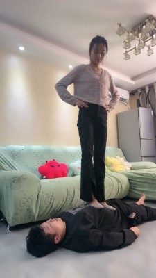 套路直播视频【素人星探】素人S骑马/丝袜塞嘴套头 bf24339