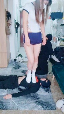 套路直播视频【大乔】小白鞋棉袜全体重踩双狗 bf24578