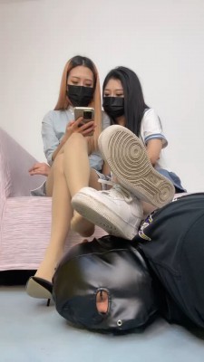 套路直播视频【LCT-XG】双S-原味白袜+丝袜踩脚垫 bf24619