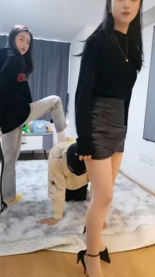 套路直播视频【海绵大大】双学生S骑马/全体重踩踏/碾压狗爪【双视角版】bf24535