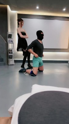 套路直播视频【二宝】精彩-双S暴力提档/暴踩/超强深喉【双视角版】 bf24689