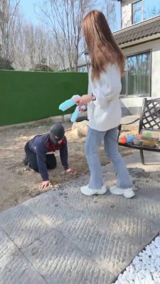 套路直播视频【宸宸】白富美鞭打/圣水狂喷/耳光/强迫吃泥土 bf24666