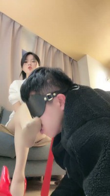 套路直播视频【丹丹S】强迫狗奴舔脏鞋 bf25027