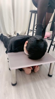 套路直播视频【悠悠大魔王】双S黑丝高跟踩狗奴【双视角版】 bf25028