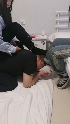 套路直播视频【吴迪】双素人学生蹂躏班主任/黑白袜气味羞辱 bf25018