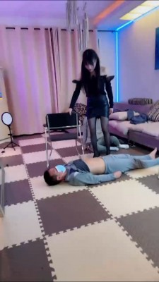 套路直播视频【伊晨】高跟全体重踩双狗 bf25370