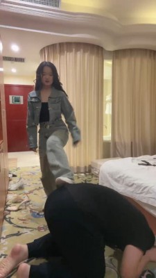 套路直播视频【叶娘S】双学生妹-原味鞋袜强制闻/踩踏/滴蜡【双视角版】 bf25799