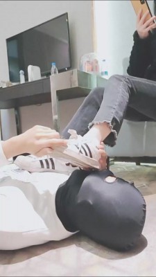 套路直播视频【灵竹】舔超脏贝壳头/棉袜辱/耳光踩踏 bf25783