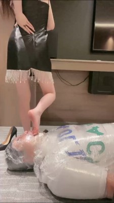 套路直播视频【妍主大大】木乃伊捆绑-袜子堵嘴/强制圣水/踩 bf25681