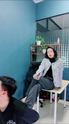 套路直播视频【潘妮女王】白领惩罚下属/鞭子抽/脚碾压狗脸/拧耳朵 bf25673