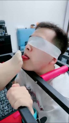 套路直播视频【馨爷】笼子囚禁/耳光/闻脚 bf25693