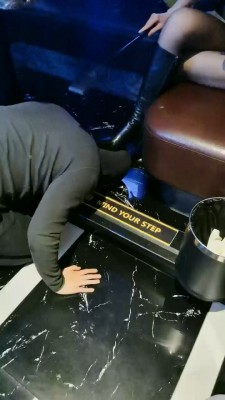 套路直播视频【东方女神】KTV长靴踩踏/舔长靴 bf25608