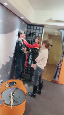 套路直播视频【领主老大】艾琳双S-连环耳光/关狗笼强制/长靴提档【双视角版】 bf26002