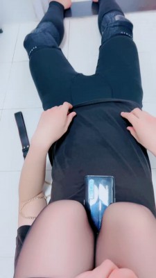 套路直播视频【美丝大大】舔多双鞋底/圣水伺候/黑丝深喉/骑马踩踏 bf25997