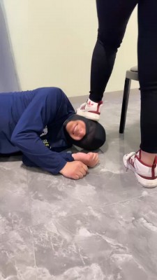 套路直播视频【彼岸花S】重度鞭打运动鞋踩踏刑虐 bf26262