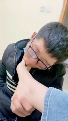 套路直播视频【孤傲女帝】脚压盆窒息/脚喂食脚耳光/白袜深喉舔【双视角版】bf26211