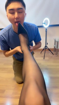 套路直播视频【诗酒】御姐高跟诱惑调-闻舔黑丝/踢裆/虐乳【双视角版】 bf26283