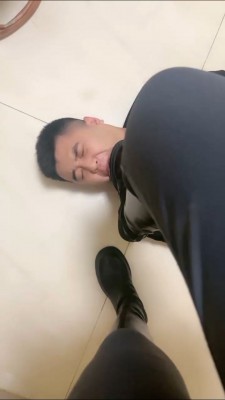 套路直播视频【诺诺子】舔脏靴子-圣水洗棉袜-全体重踩踏 bf26426