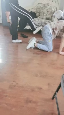 套路直播视频【妖玲】运动鞋白袜气味羞辱-遛狗 bf26363