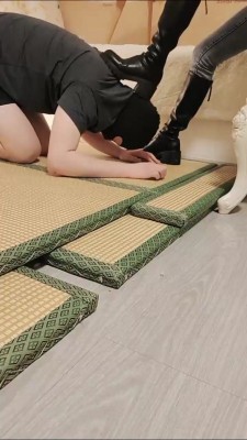 套路直播视频【阿喵】长靴黑丝踩贱狗/求圣水 JS23032801