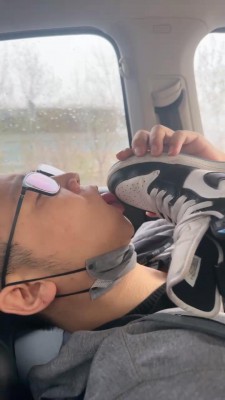 【朱砂痣】开发驾校教练舔脚/深喉虐乳/浓痰/清理脏鞋 bf26759