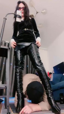 套路直播视频【靴嘉倪】长靴踩踏碾压舔鞋底/胯下辱 bf26732