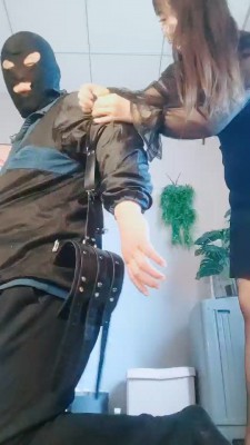 套路直播视频【魅影女神】吊奴老贱货强制圣水 bf26762