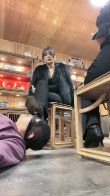 套路直播视频【沅芷大人】双S-舔满是泥巴的脏鞋底【双视角版】 bf26791