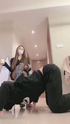 套路直播视频【cici】车模黑丝长腿-圈养犬喂食实录 bf26715