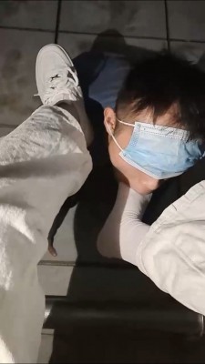 【小亿】阳台素人调-小白鞋超臭白棉袜强迫狗闻舔【完整版】bf26891