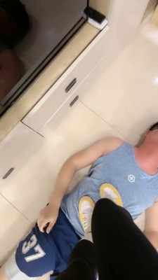 【沐阳大小姐】双S素人闺蜜-高跟黑丝+运动鞋白袜踩踏/骑马喂口水 bf27066