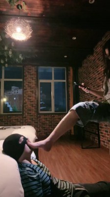 【靡兔】原味白袜捂脸/裸足插嘴狂舔 bf27416