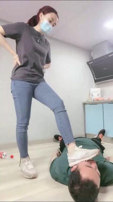 【小劳拉】运动鞋全体重踩踏/强制喂食 bf27269