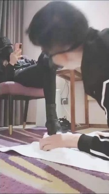 【美娜格格】靴子白袜羞辱-连环耳光白袜脚插嘴 bf27409